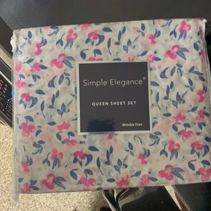 Brand new Queen bed sheet set